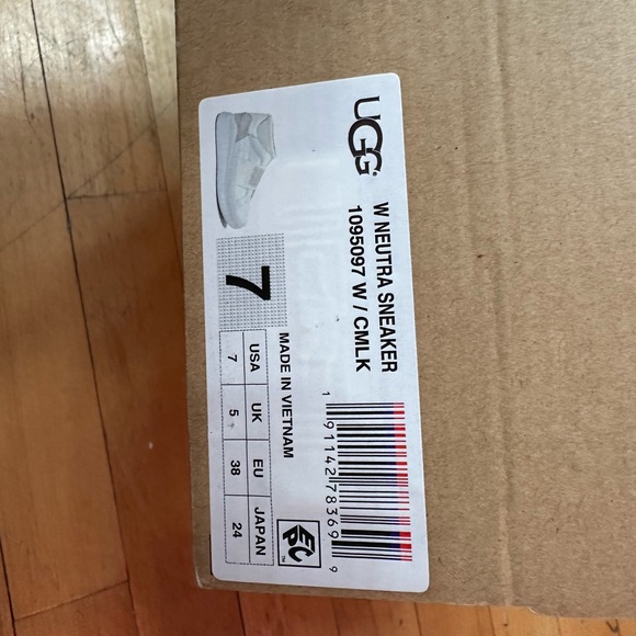 UGG Neutra Platform Sneaker - Size 7 - Picture 6 of 10